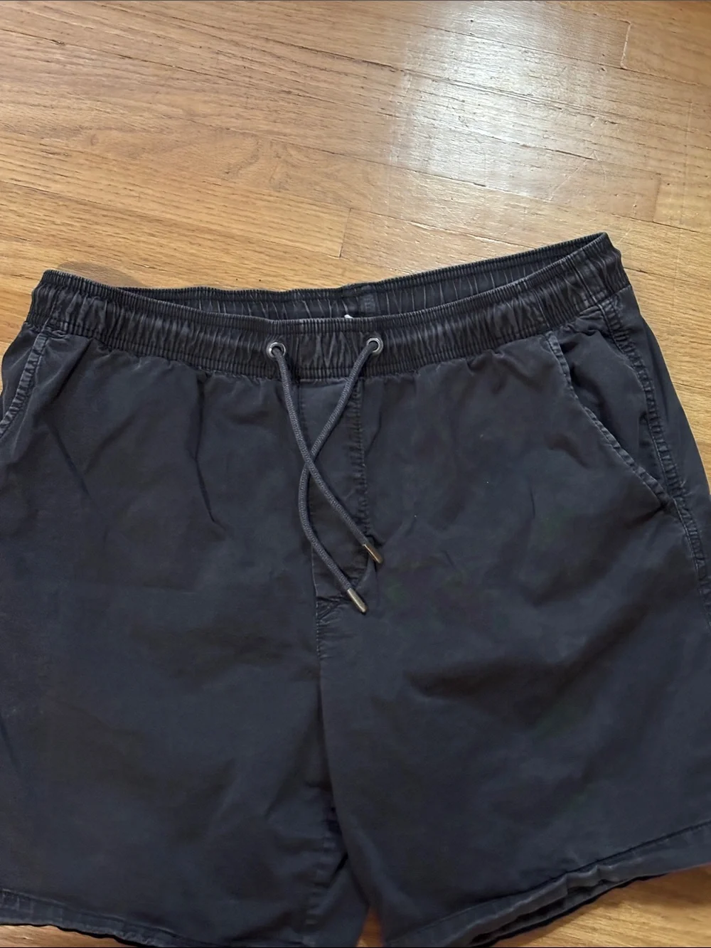American Eagle Men's Casual shorts with Elastic Waist and Drawstring